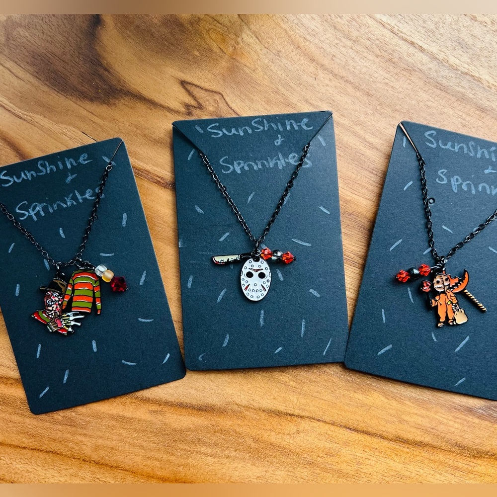 🖤🧡  80s horror slasher Halloween necklace